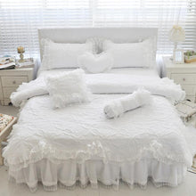 Charger l&#39;image dans la galerie, Amani Double-Layered Ruffled Cotton Lace Duvet Cover Set
