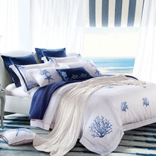 Charger l&#39;image dans la galerie, Amellora Egyptian Cotton Embroidered Tribute Silk Duvet Cover Set
