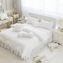 Charger l&#39;image dans la galerie, Amani Double-Layered Ruffled Cotton Lace Duvet Cover Set
