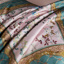 Charger l&#39;image dans la galerie, Anne Hybrid Floral And Diamond Printed Silky Egyptian Cotton Duvet Cover Set
