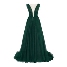 Cargar imagen en el visor de la galería, Emerald Green Evening Gown - Abundance Boutique
