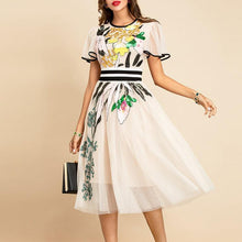 Cargar imagen en el visor de la galería, Natia Midi Dress - Abundance Boutique
