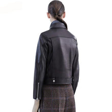 Cargar imagen en el visor de la galería, Sleek Black Crop Style Jacket - Abundance Boutique
